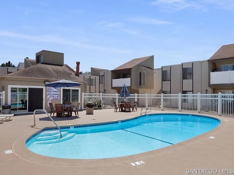 Building Photo - 8022 Linda Vista Rd