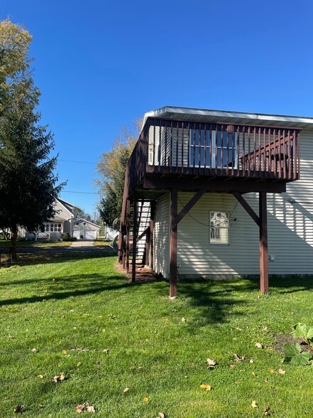 Deck - 16988 N 7th St