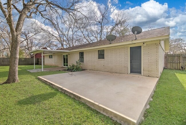 Building Photo - 416 Southern Oaks Dr