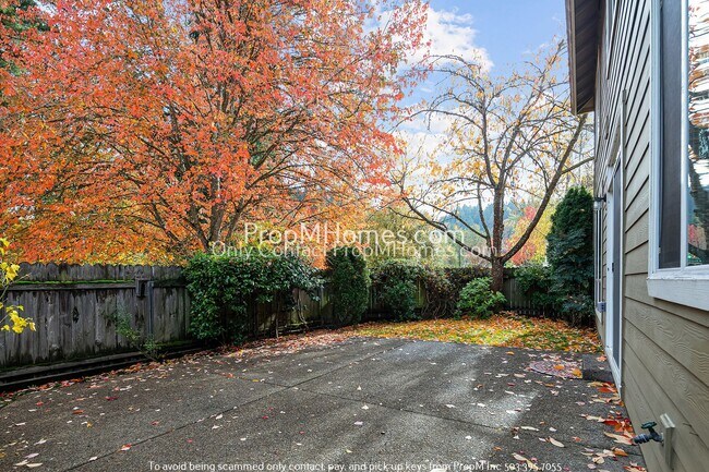 Building Photo - Four Bedroom Home in Progress Ridge - Corn...