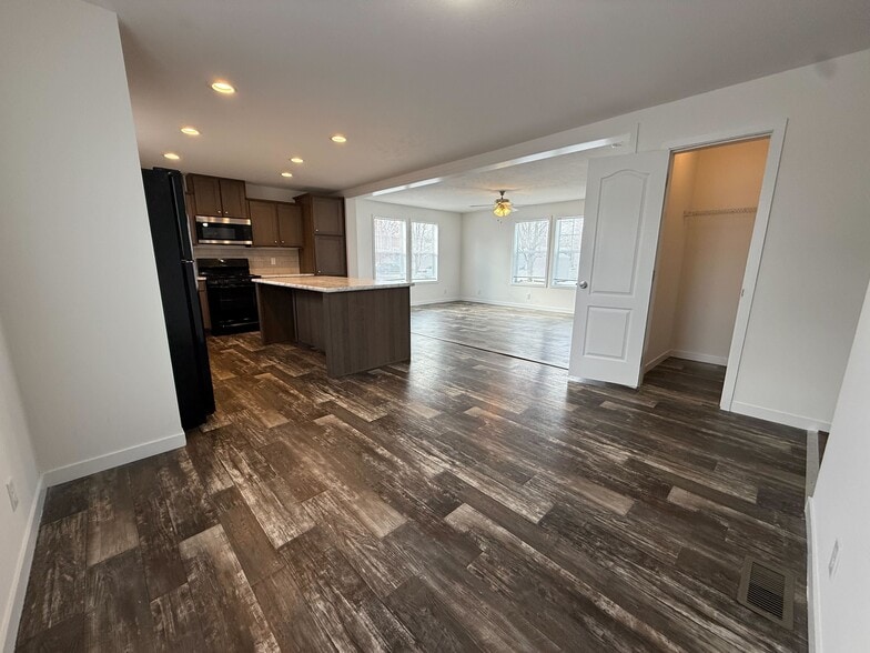 Building Photo - 12491 St Andrew Ct