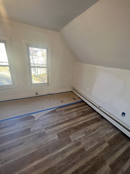 Room 3 - 103 Walnut St