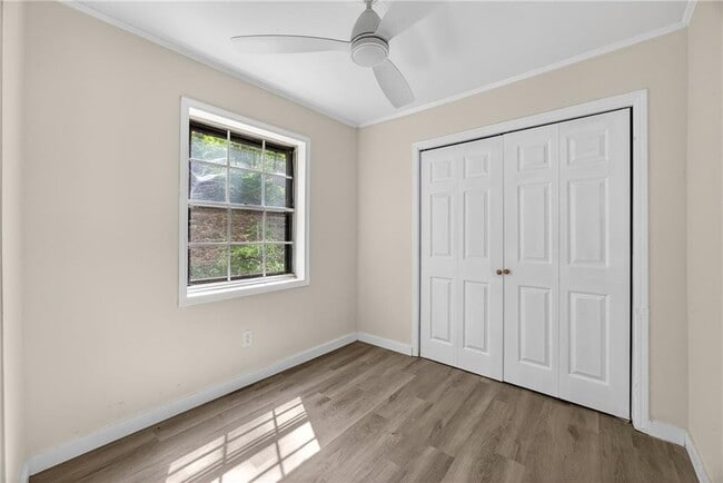 Building Photo - 6000 Mallory Rd