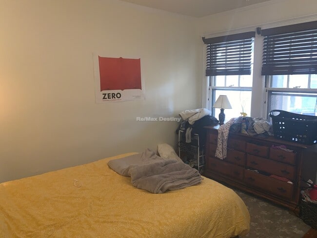 Building Photo - 33 Concord Ave