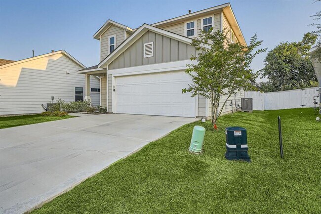 Building Photo - 105 Appleberry Ln