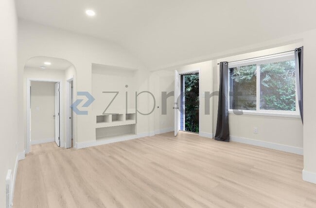Building Photo - Unit