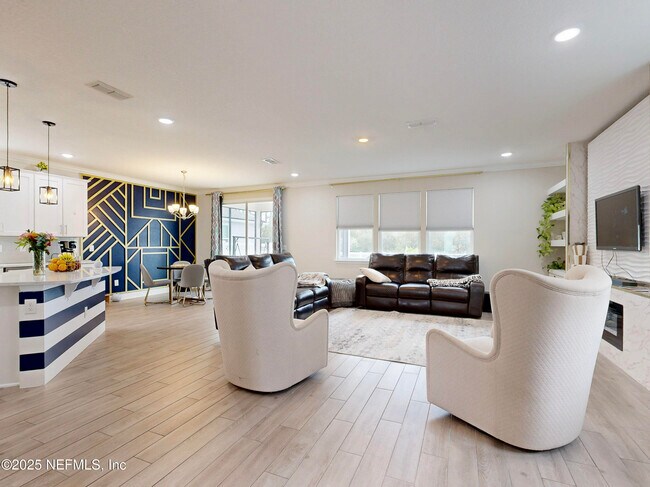 Building Photo - 210 Thistleton Wy