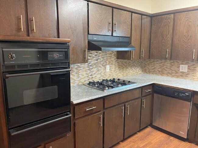 Building Photo - Beautiful 3 bed home for rent in Midwest C...