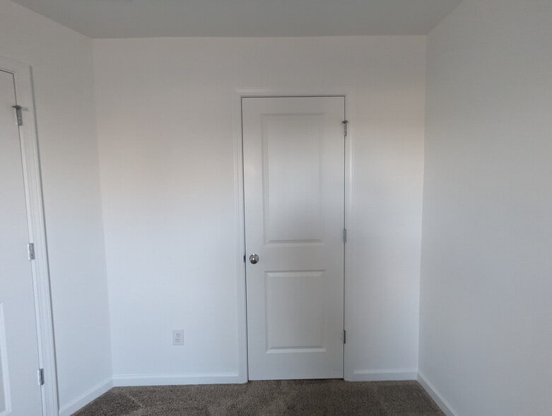 Building Photo - Room in Townhome on Leading St