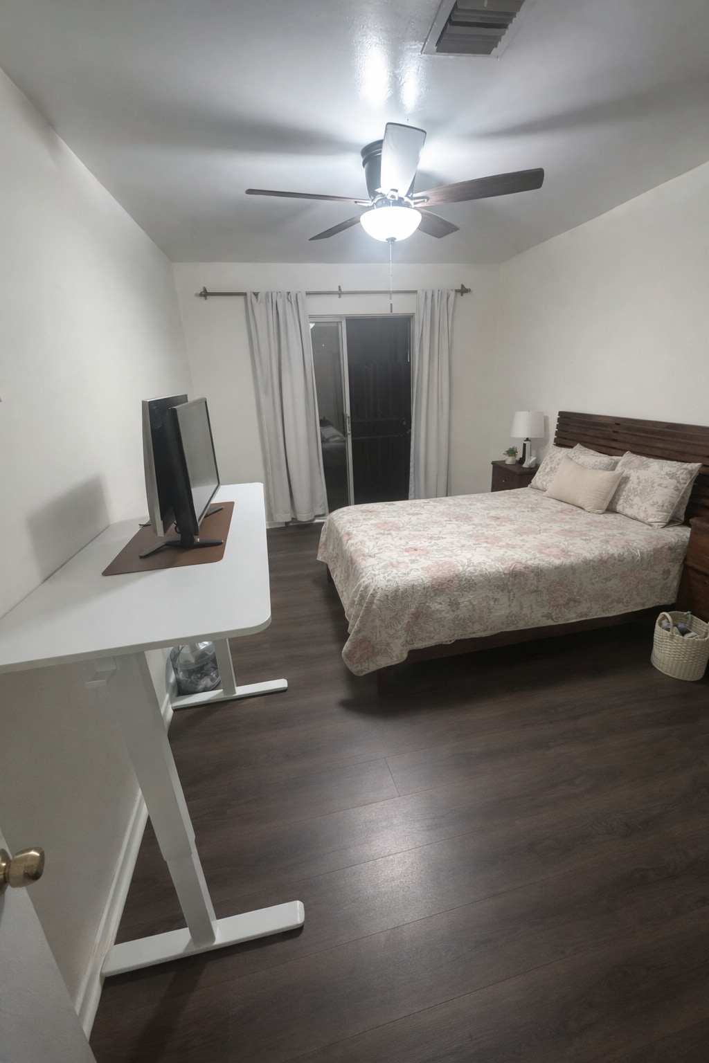 Building Photo - 150 W 49th St