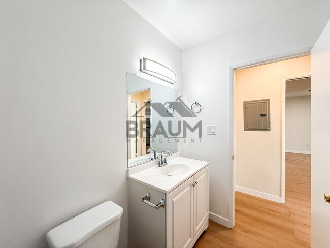 Building Photo - 5611 Fulcher Ave