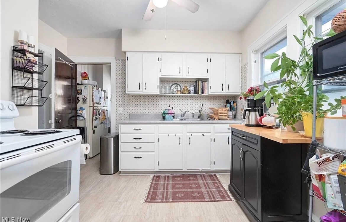 Building Photo - 14926 Delaware Ave