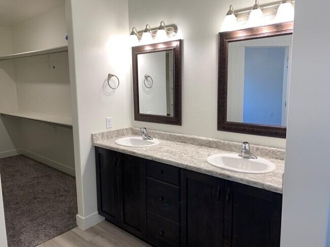 Building Photo - 4 Bedroom Home With RV Parking