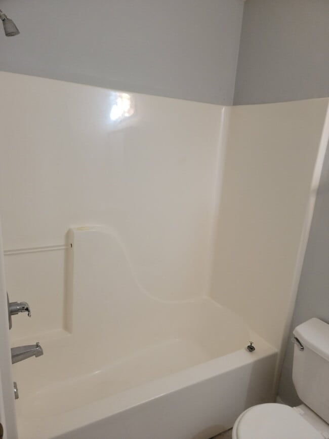 Building Photo - Fantastic location! This end unit offers t...