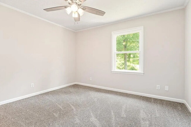 Building Photo - 1409 Robert Ln