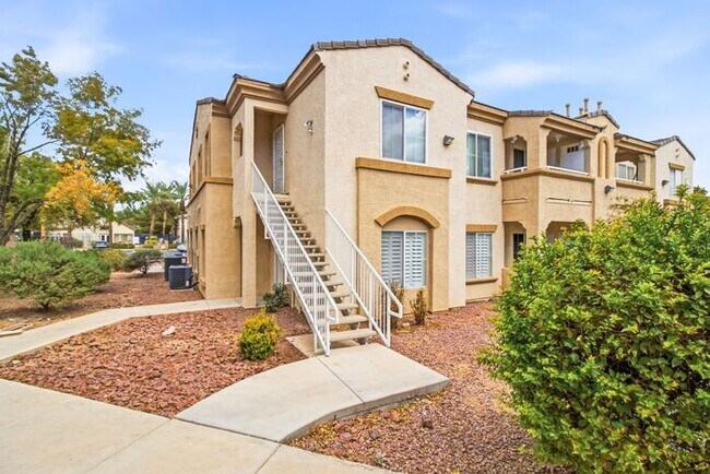Building Photo - Charming First-Floor 2-Bedroom Condo