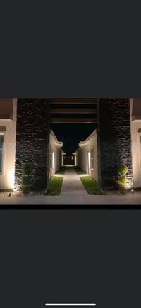 Building Photo - 904 E la Cantera Ave