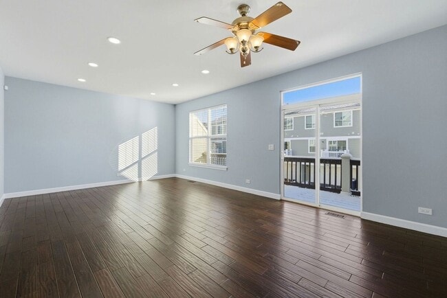 Building Photo - 218 Goldenrod Dr