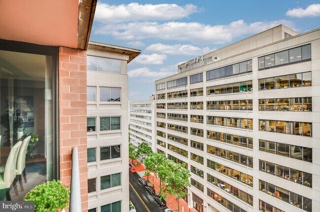 Building Photo - 631 D St NW