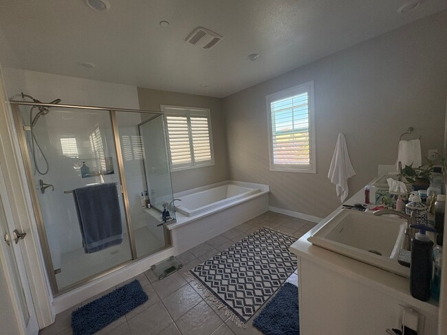 Building Photo - Elegant 3BR/2.5BA Condo in Carlsbad