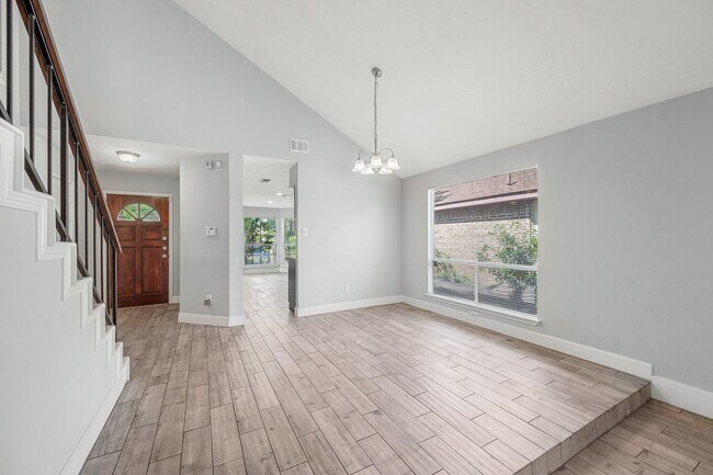 Building Photo - 11722 Plumpoint Dr