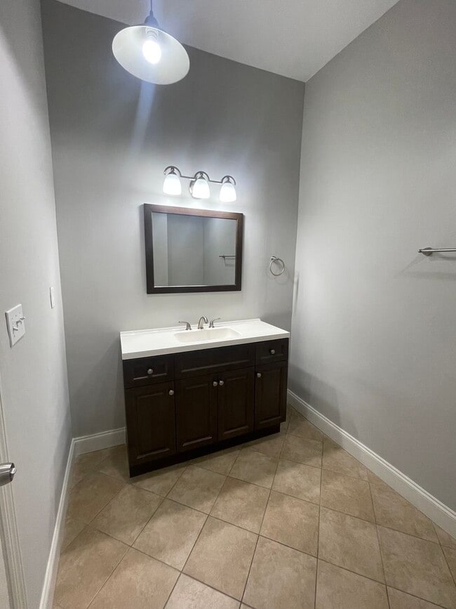 Building Photo - 419 Cumberland Dr