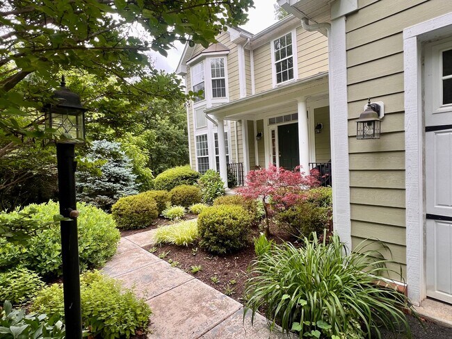 Building Photo - 5920 Nicolet Ct
