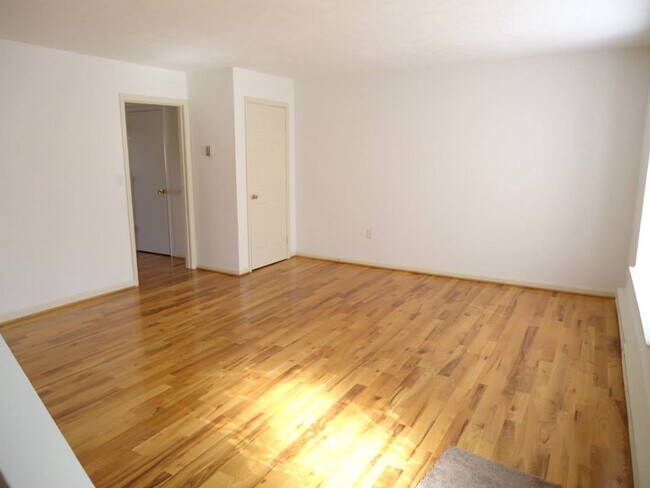 Building Photo - 146 Hackberry Dr