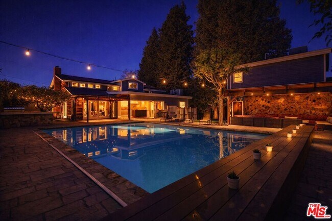 Building Photo - 4744 Haskell Ave