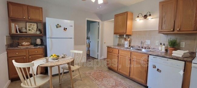 Building Photo - 4006 Esseldale Dr