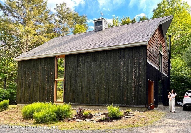 Building Photo - 155 Cedar Dr