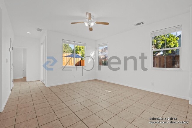 Building Photo - 554 Blue Cypress Way