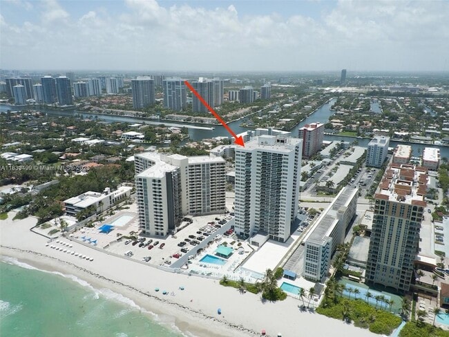 Building Photo - 3140 S Ocean Dr