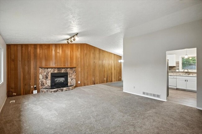Building Photo - 8740 Carter Cir