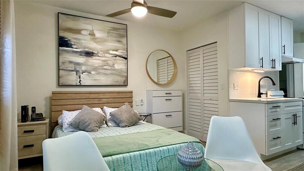 Building Photo - 1145 NE 17th Ter