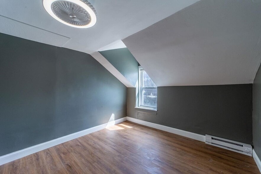 Building Photo - 14 Winter