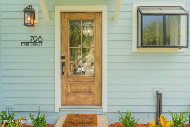 Building Photo - 798 Main St