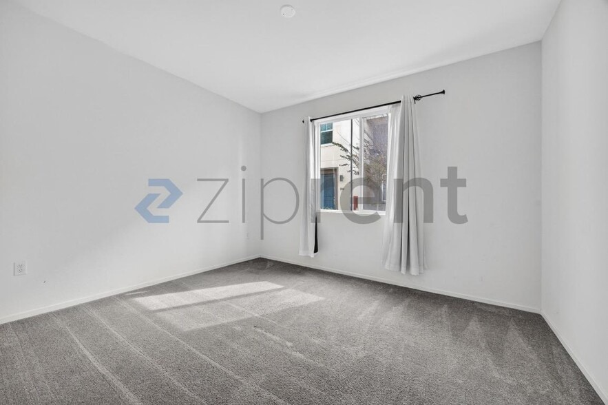 Building Photo - Unit 198