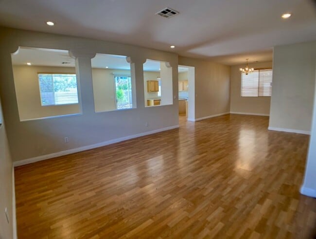 Building Photo - 9679 Ridgebluff Ave