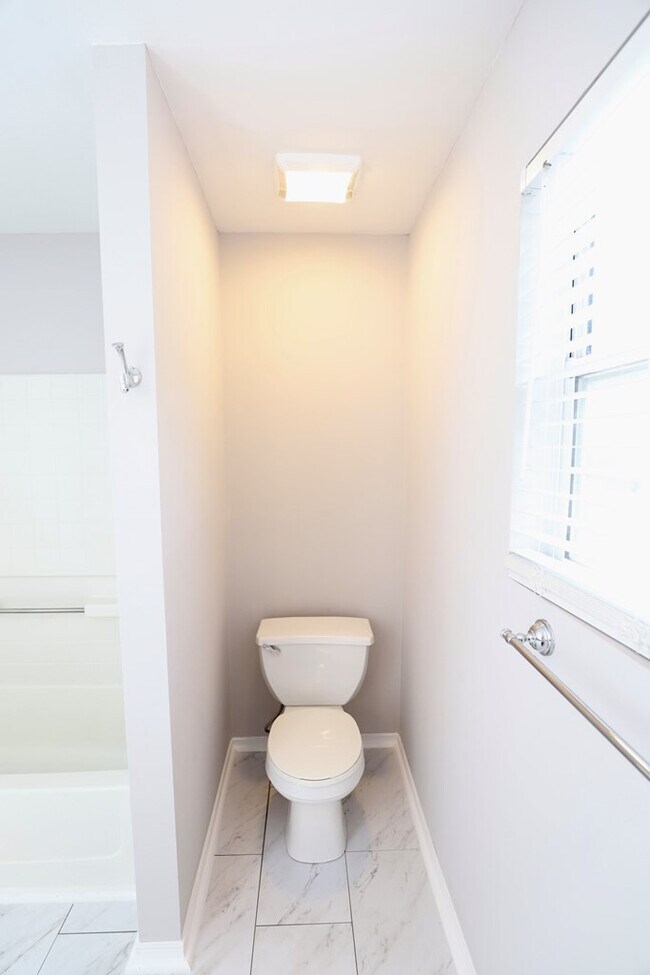 Building Photo - 1910 Lybrand St