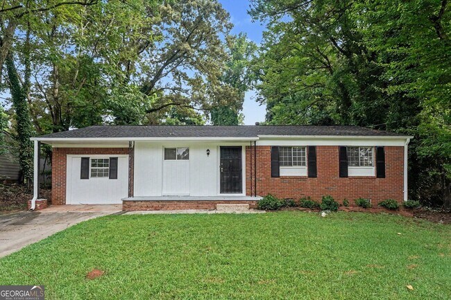 Building Photo - 1315 Pineglen Dr