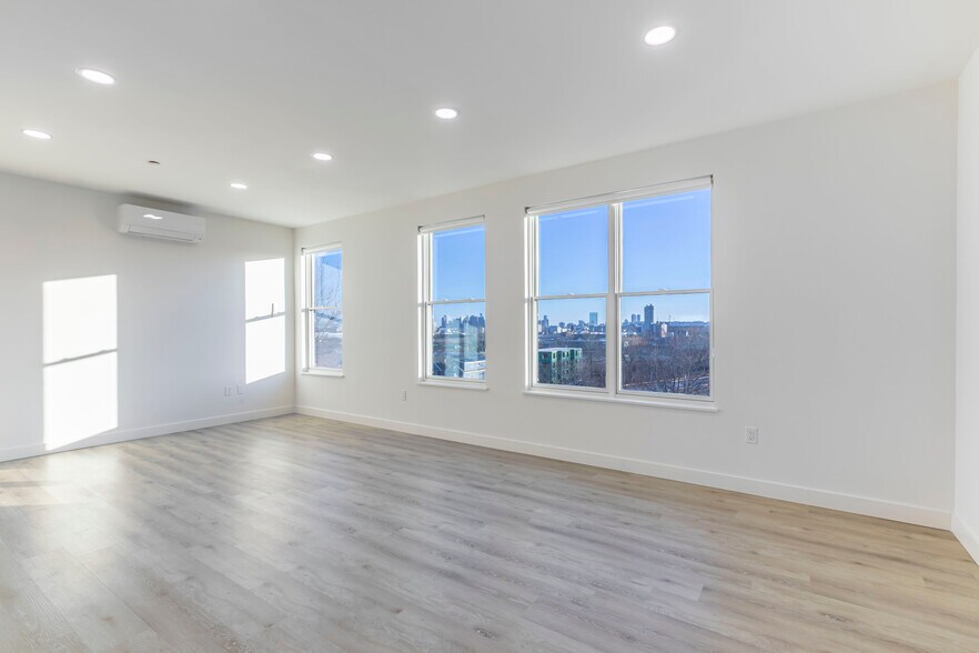 Building Photo - 319 Broadway