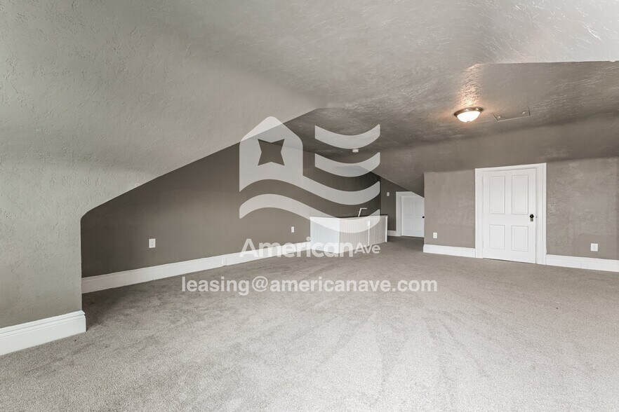 Building Photo - 253 Watson Blvd