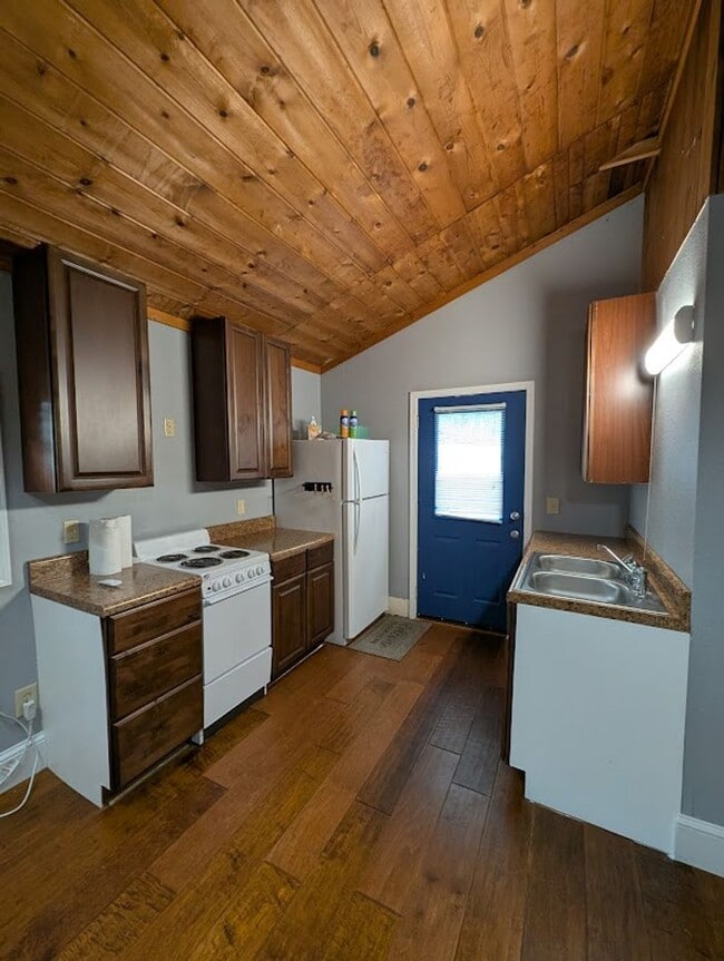 Building Photo - Arrowhead