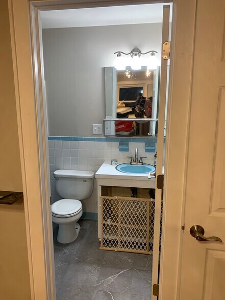 Building Photo - 467 Troy Rd