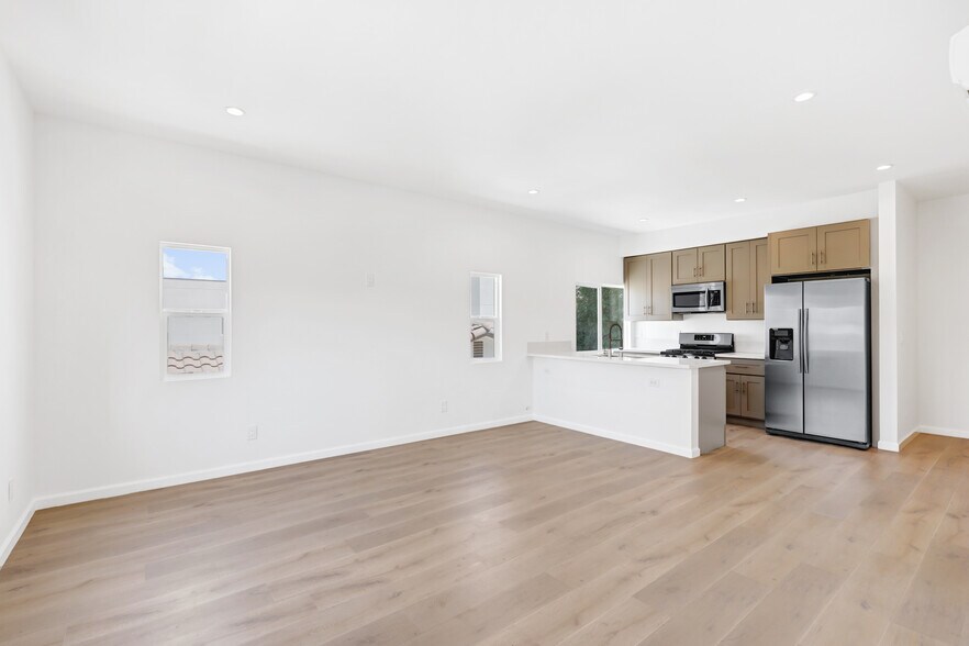 Building Photo - 5232 W 20th St