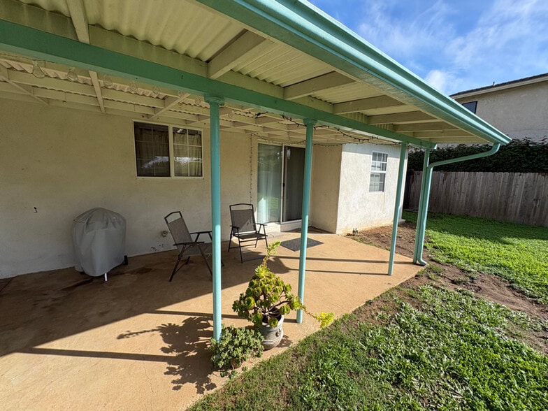 Building Photo - 1729 S Clementine St