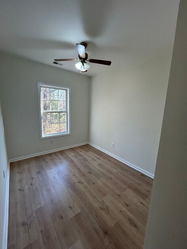 Building Photo - Quiet Blythewood 2 Bedroom Home