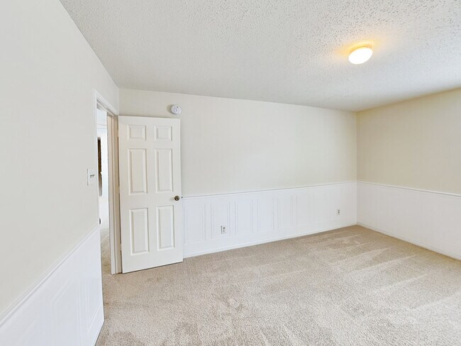 Building Photo - 2326 Collins Way