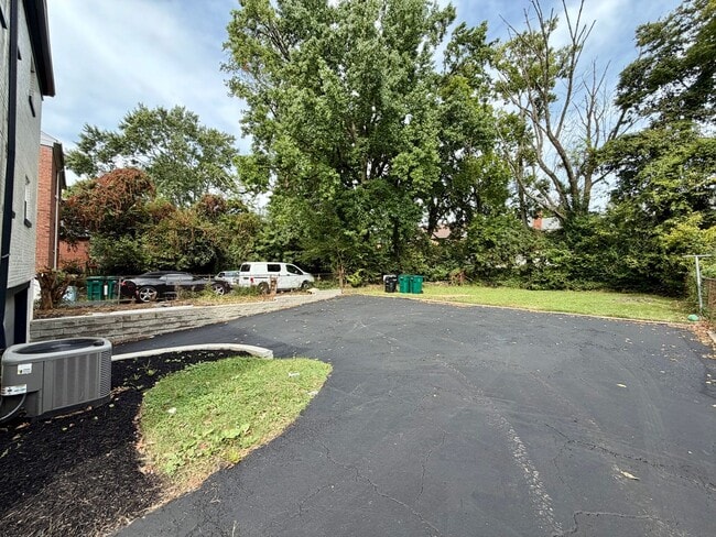 Building Photo - 3036 S Hegry Cir